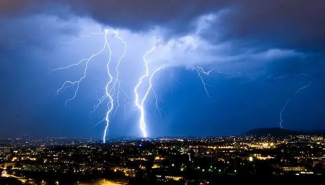 為什么雷電預(yù)警要用大氣電場(chǎng)儀-成長(zhǎng)階段 為什么雷電預(yù)警要用大氣電場(chǎng)儀-成長(zhǎng)階段