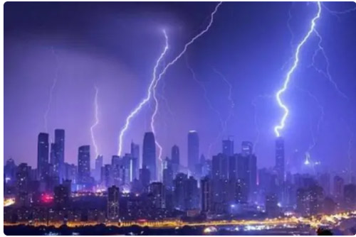 避雷針的作用是引雷還是避雷 避雷針的作用是引雷還是避雷