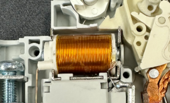 后備保護(hù)器