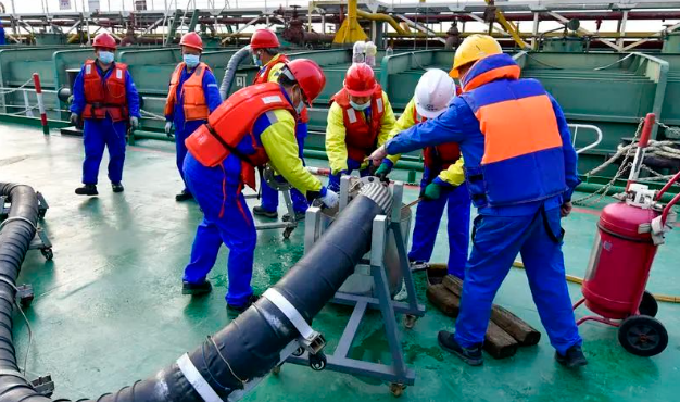 雷電預(yù)警系統(tǒng)助力油庫(kù)安全:解決油庫(kù)雷擊火災(zāi)隱患 雷電預(yù)警系統(tǒng)助力油庫(kù)安全:解決油庫(kù)雷擊火災(zāi)隱患