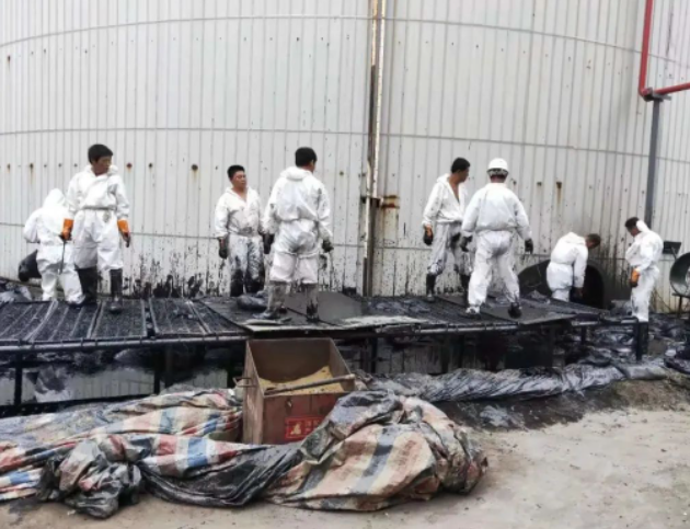 雷電預(yù)警系統(tǒng)助力油庫(kù)安全:解決油庫(kù)雷擊火災(zāi)隱患 雷電預(yù)警系統(tǒng)助力油庫(kù)安全:解決油庫(kù)雷擊火災(zāi)隱患