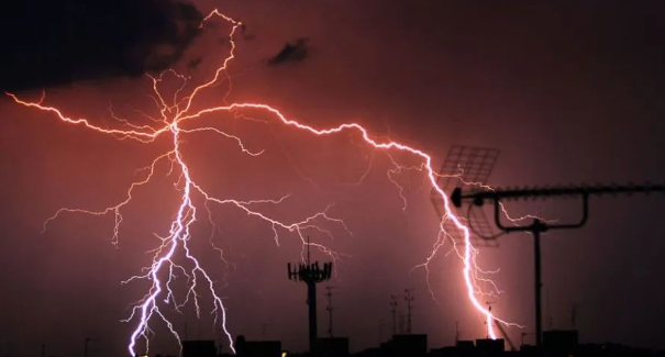 光伏儲能系統(tǒng)中浪涌保護器的選型