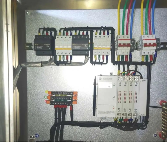 浪涌保護器在配電箱內(nèi)的安裝 浪涌保護器在配電箱內(nèi)的安裝